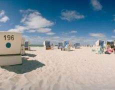 Kampen, Sylt, Schleswig-Holstein, Deutschland, 26.06.2005:
Deutschschlands schoenste Straende - Sandstrand am Roten Kliff in Kampen auf Sylt - 360 Grad Panoramafotografie.
Strand, Strandkorb, Kliff, Sandkliff, Meer, Sandstrand, Traumstrand, Kueste, Ferien, Urlaub, Sommerurlaub, Kinder, spielend, Sehenswuerdigkeit, Nordsee, Nordseekueste, Landschaft, Panoramafoto, Panoramafotografie, echte, 360 Grad, Roundshot, Seitz, Landschaft, Reportage, ungewoehnlich
© www.photoguerilla.com/hoerseljau
Straende-48 - 6-10