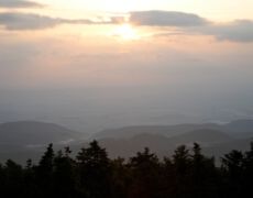 Brocken (1142 m), DEU:
Der Brocken - ein freier Berg. Farbbildband von Hansjoerg Hoerseljau.
Nationalpark, Harz, Brocken, Mittelgebirge, Bildband, Zeitgeschichte
© Hansjoerg Hoerseljau